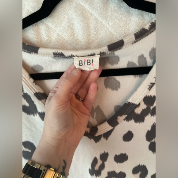 LIKE NEW BiBi Leopard Long Sleeve - Picture 2 of 2